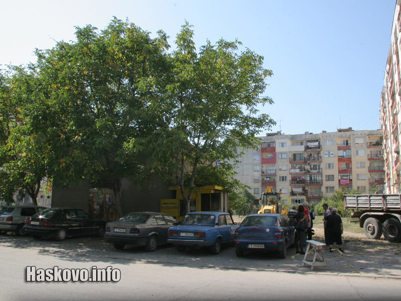 Пътят трябвало да минава от другата страна на трафопоста