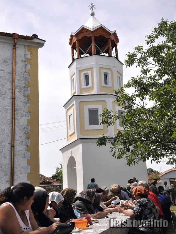 Обновената камбанария на църквата