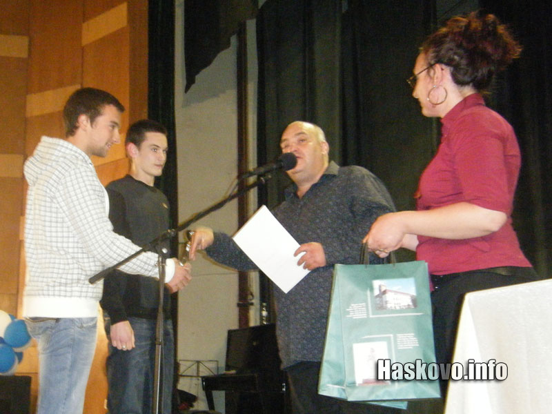 Награди Награди