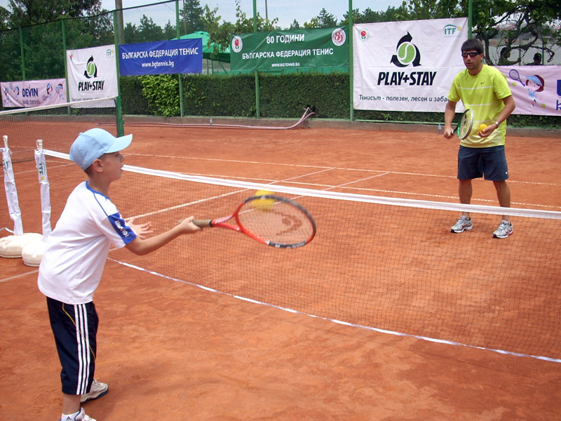 Децата тренираха с Димитър Господинов