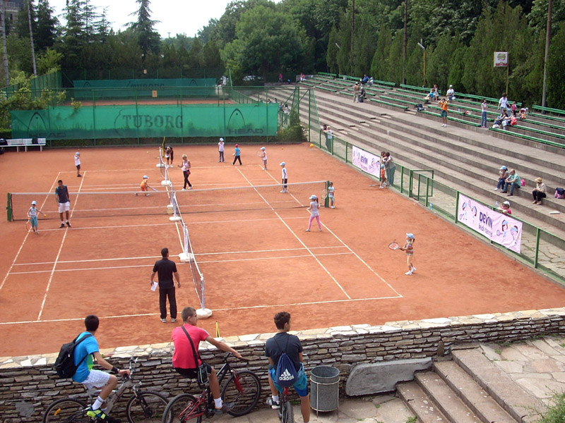 Над 50 малки тенисисти участваха в лагера