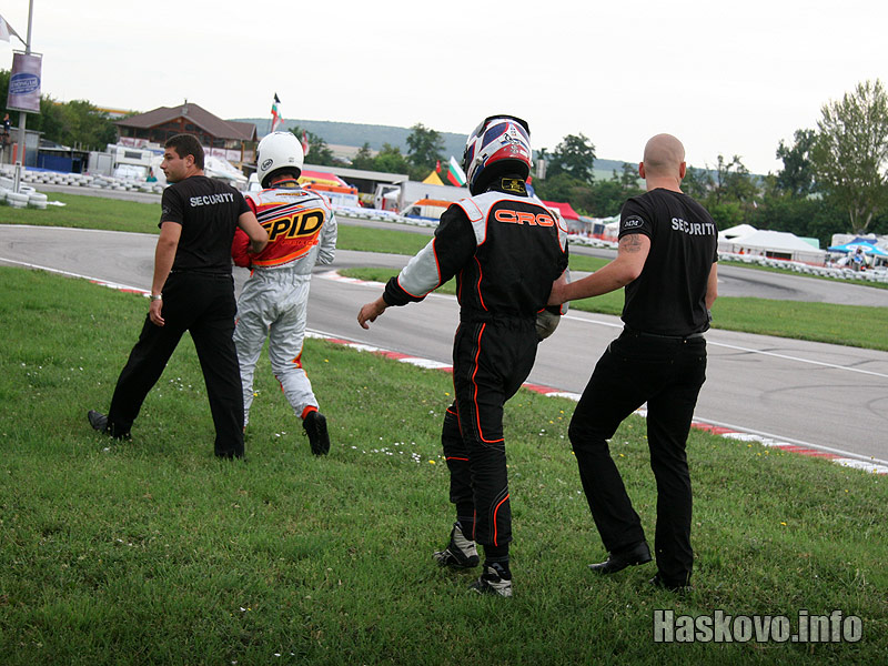 Христо Василев и Орфанидис бяха изведени от пистта след боя