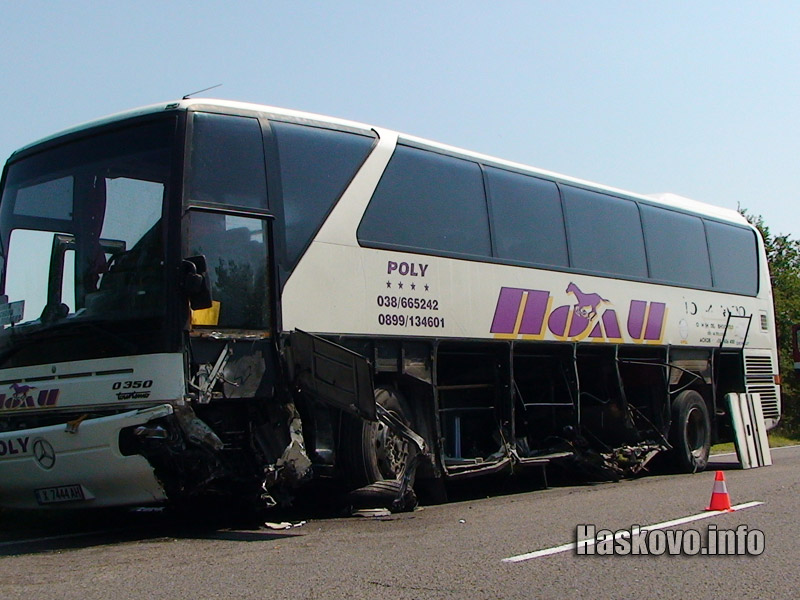 Според собственика на автобуса щетите са за около 20 000 лева Според собственика на автобуса щетите са за около 20 000 лева