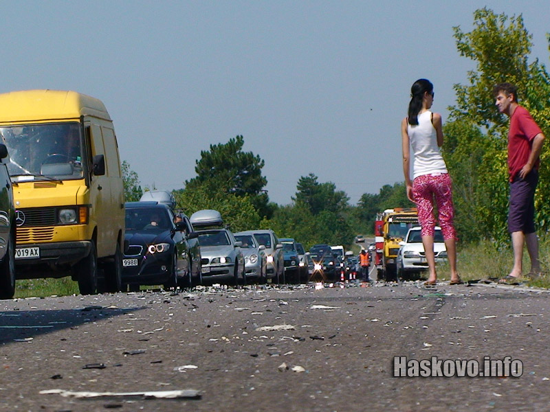 Опашките от чакащи бяха километрични