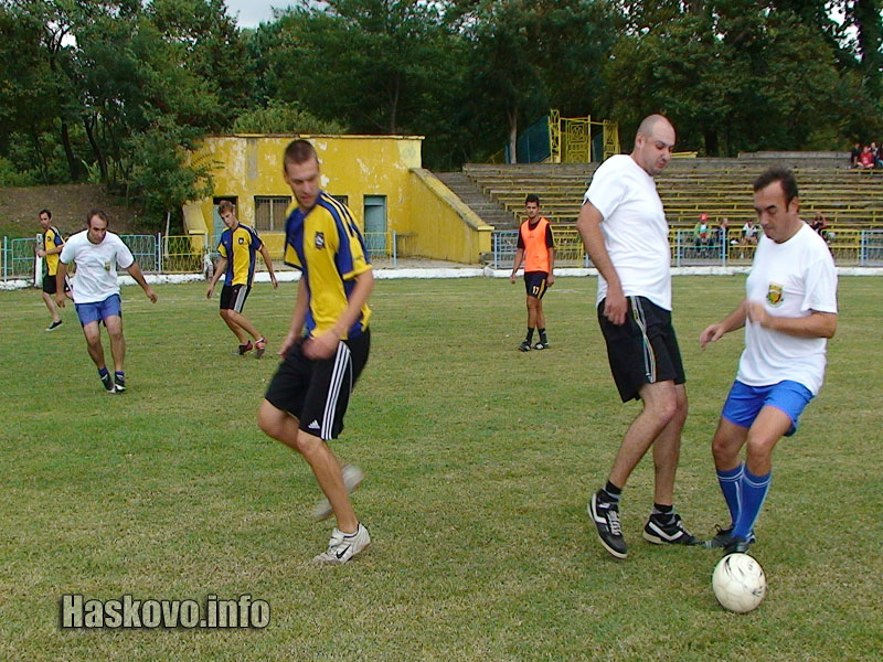 Доброволци срещу общинари