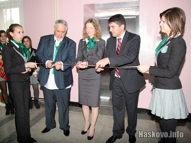 Прерязването на лентата