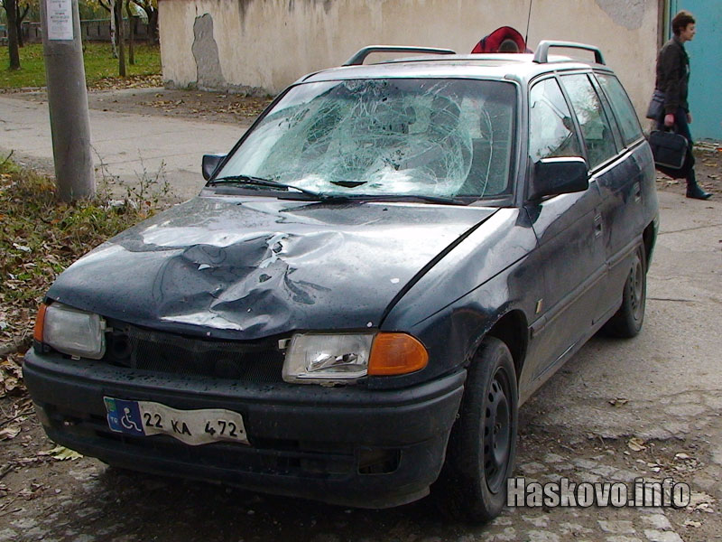 Колата, блъснала полицая