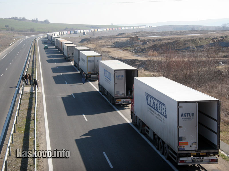 Опашките на границата Опашките на границата