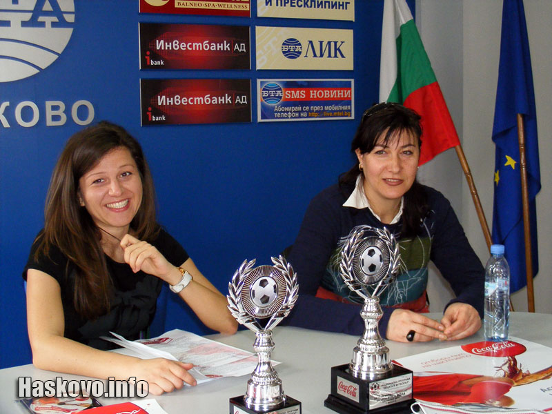 Мила Христова (в ляво)