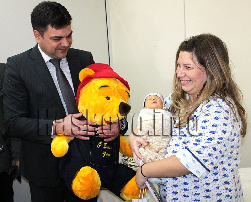 Новородени