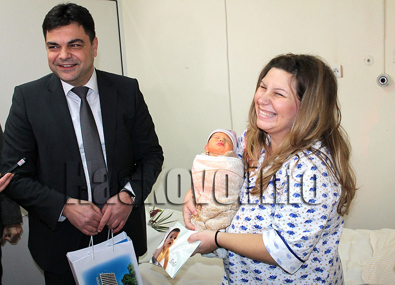 Новородени