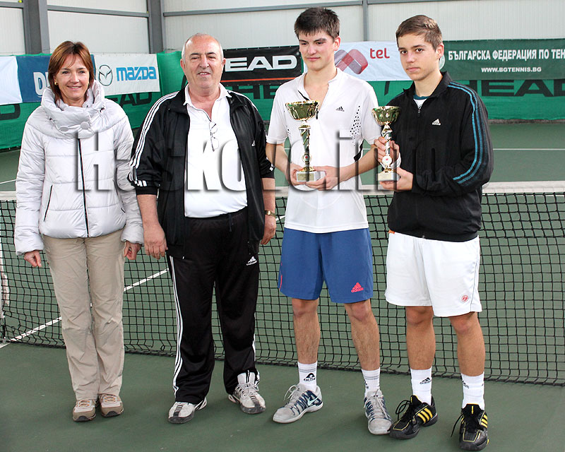 Тенис Тенис