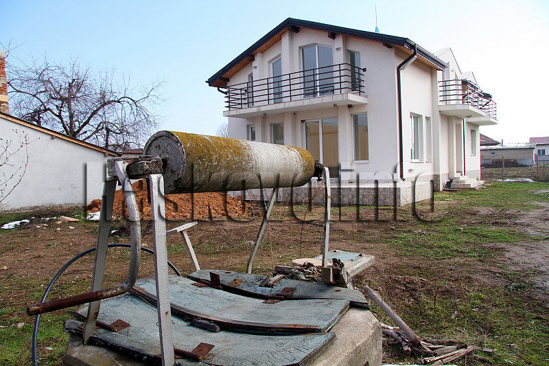 Бисер две години по-късно Бисер две години по-късно