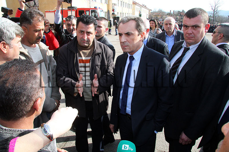 Орешарски при бежанците