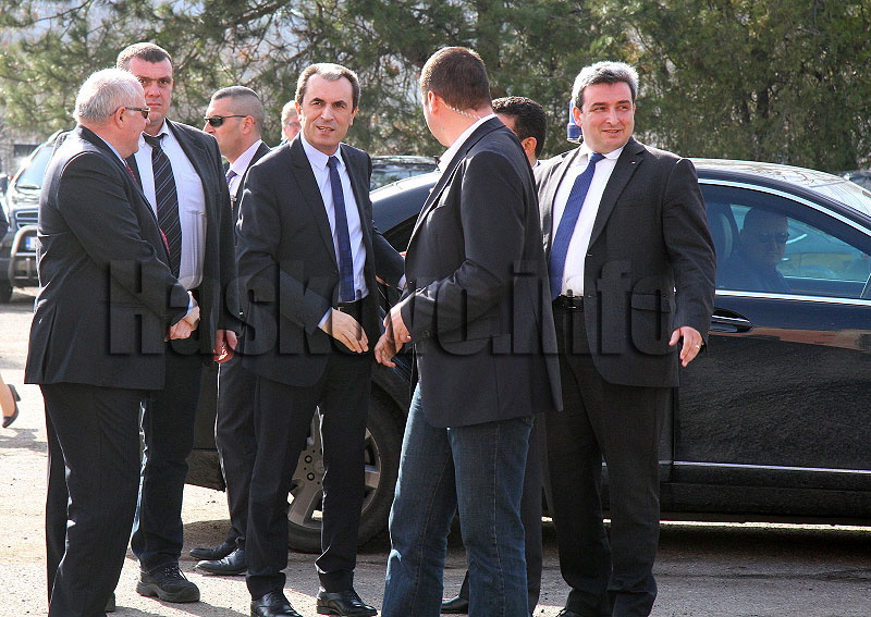 Орешарски при бежанците