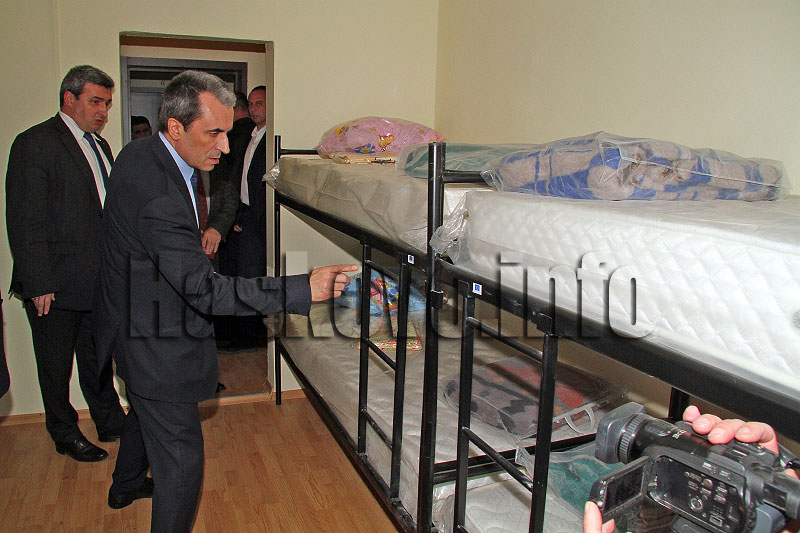 Орешарски при бежанците