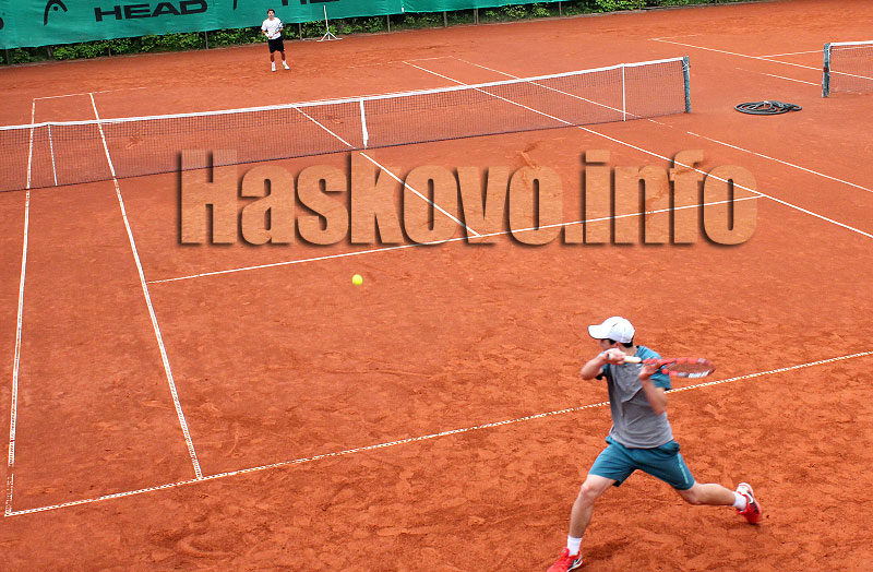 Тенис Тенис