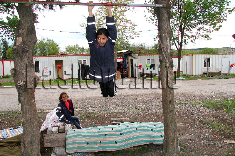 Бежанци, архив