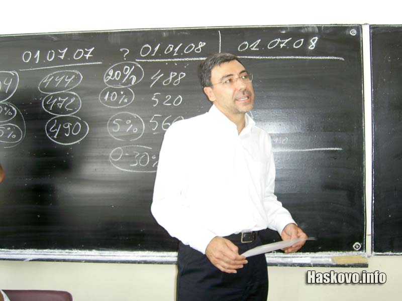 Министърът начерта плановете за учеличение на заплатите