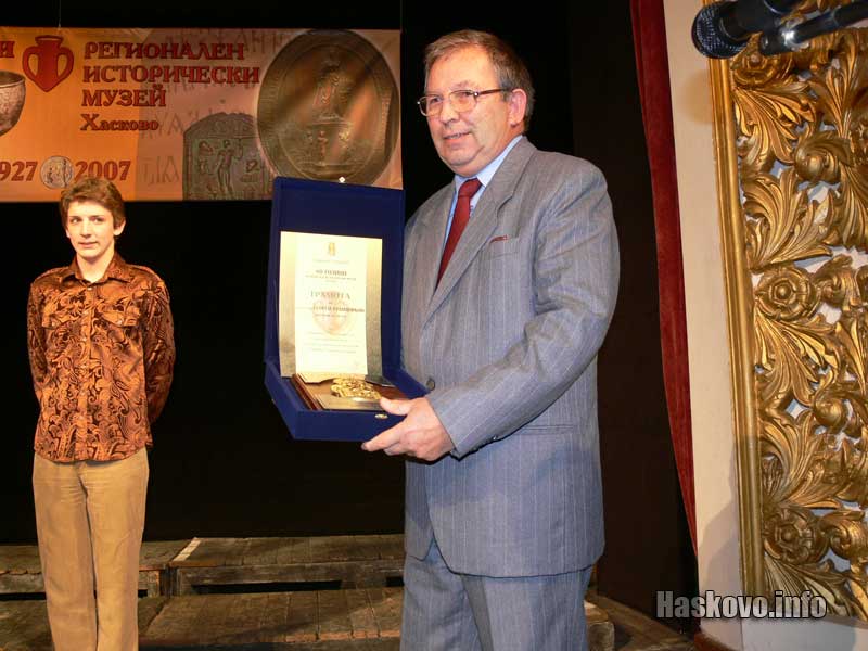 Директорът на музея Георги Граматиков получи плакет на момумента Св. Богодорица