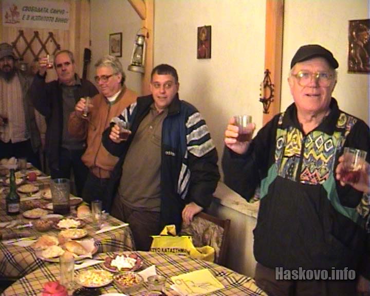 Поетичното четене започна с наздравица