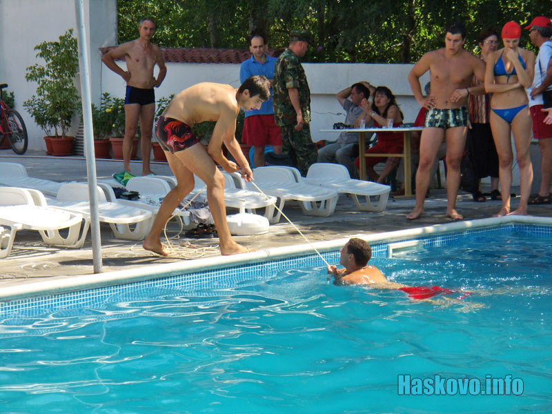 Спасители Спасители