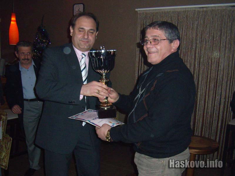 Треньорът Живко Архондев получи наградата за отбор при юношите