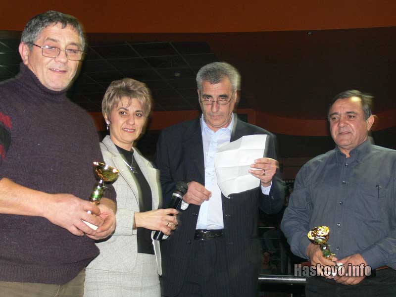 Двама от наградените треньори - Архондев (в ляво) и Динков (в дясно)