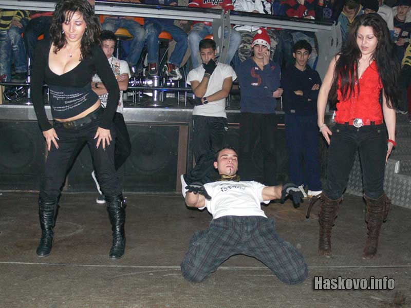 Младите спортисти показаха, че са добри и в танците