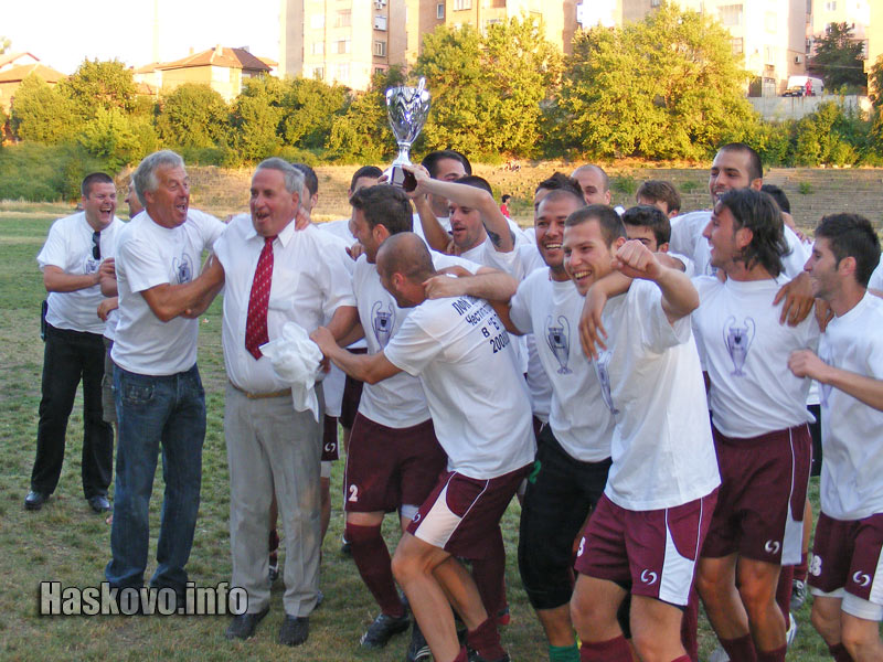 Отборът на Брестник с купата