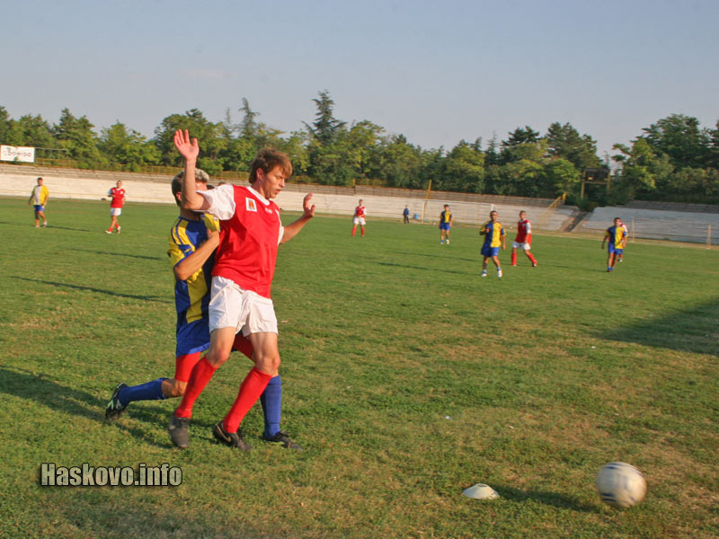 Никола Будин