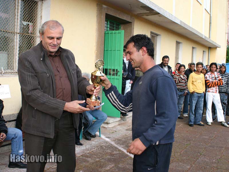 Зам. кметът Гего Генев връчи купата