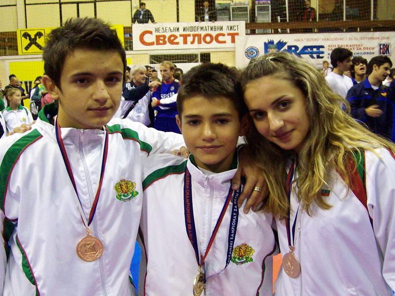 Медалистите Фариз, Иван и Деница