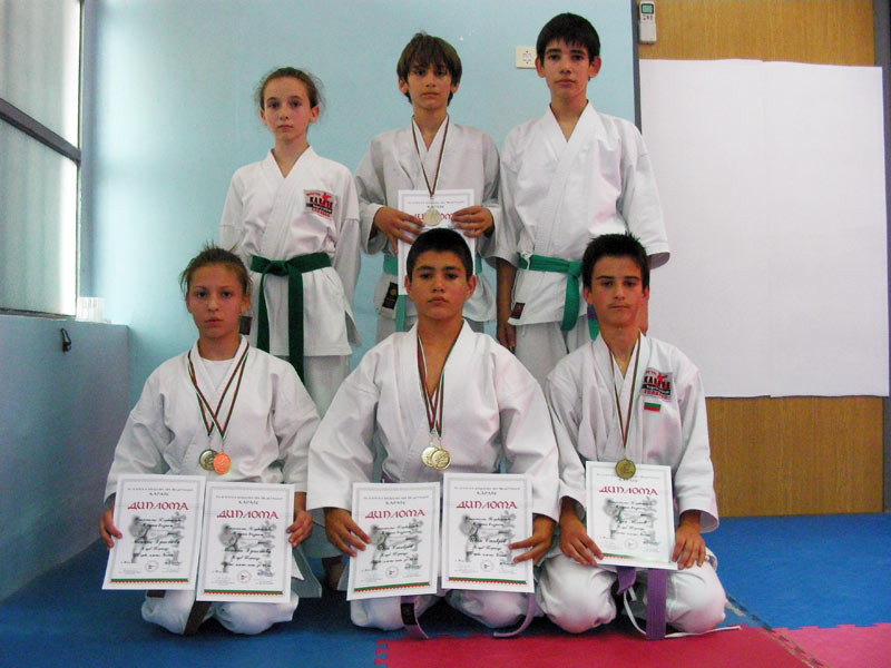 Отборът на Торнадо с призовете