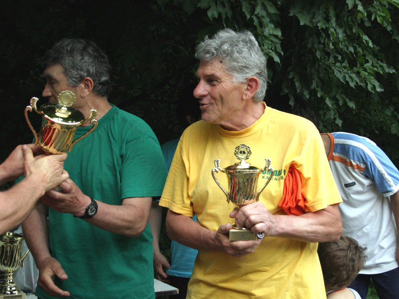 Тодор Стратиев (в дясно)