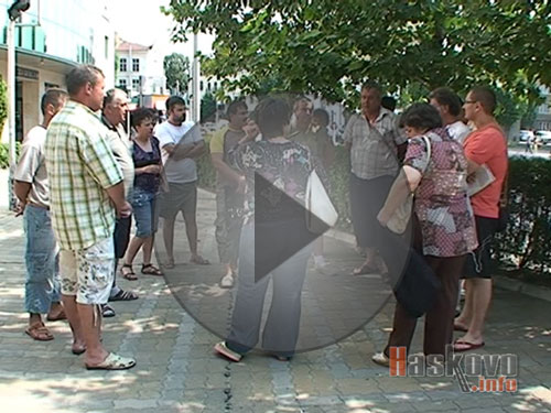 Работници на улицата и без заплати