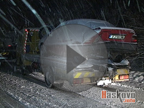 Снегът пак предизвика хаос на пътя