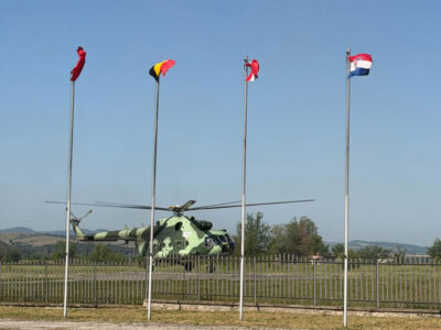 Военни
