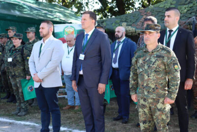 Военни
