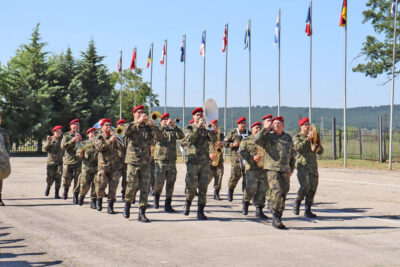Военни