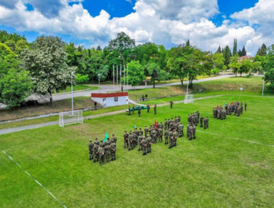 Военни