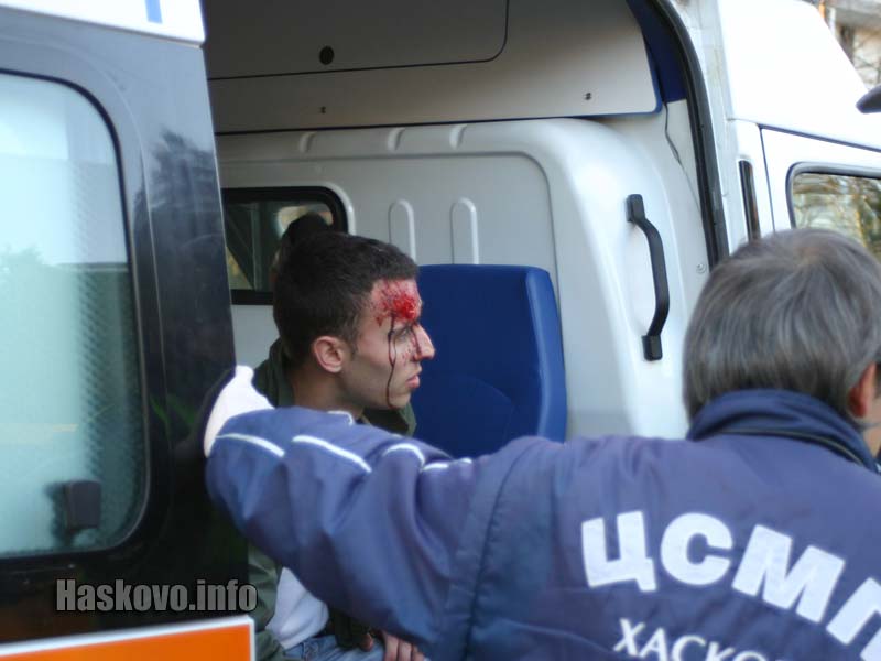 Шофьорът на Фолксвагена беше откаран в болницата