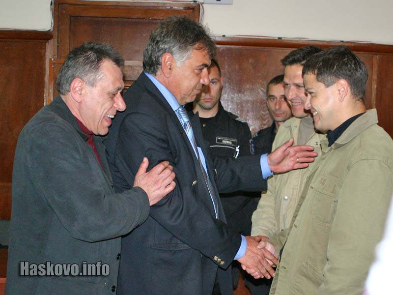 Адвокатите на двамата братя също ги поздравиха Адвокатите на двамата братя също ги поздравиха