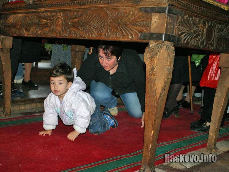 Малки и големи минаха под масата Малки и големи минаха под масата