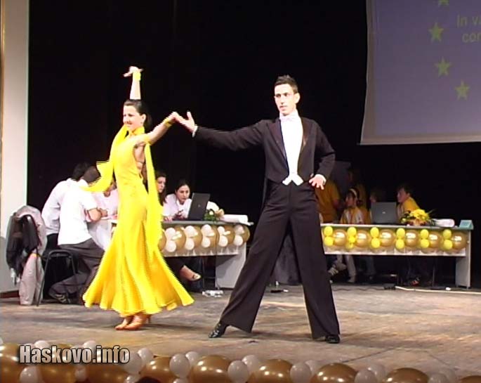 По време на презентациите имаше и развлекателна програма