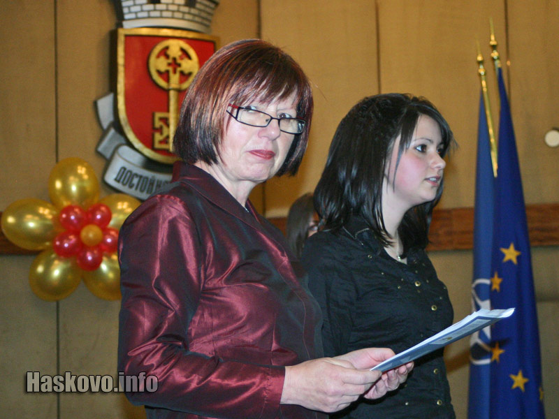 Ангела Хюмер