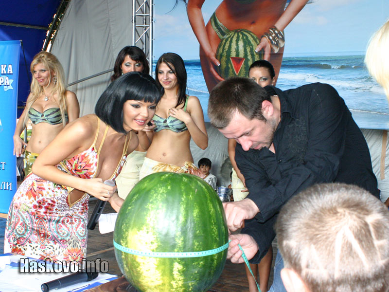 Галена лично оценяше участващите в конкурса дини