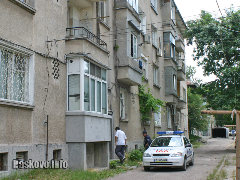 Сградата, където жертвата е живеела от няколко месеца