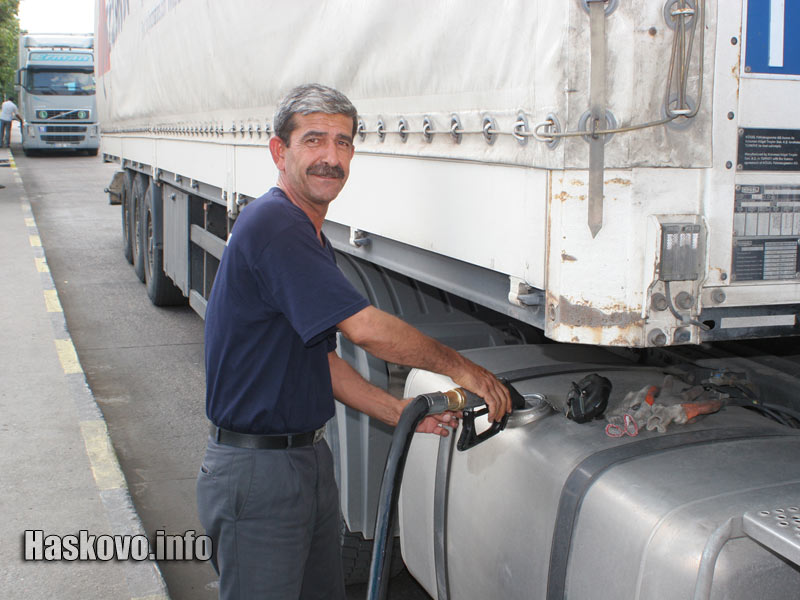 Бензиностанциите все още работеха