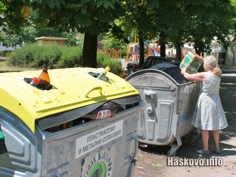 Препълненият контейнер до Градската градина